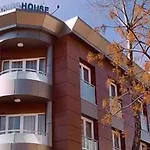 Marine House Boutique 3* جزر الأمراء